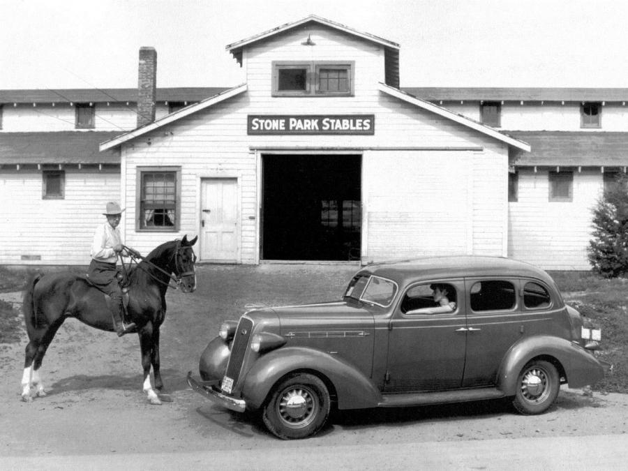  Studebaker Dictator St. Regis Cruising Sedan 1936 года  (фото 2 из 2)